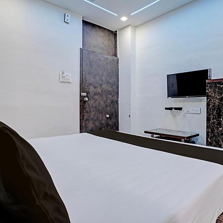 ראג'קוט Hotel O White Palace Hotel מראה חיצוני תמונה