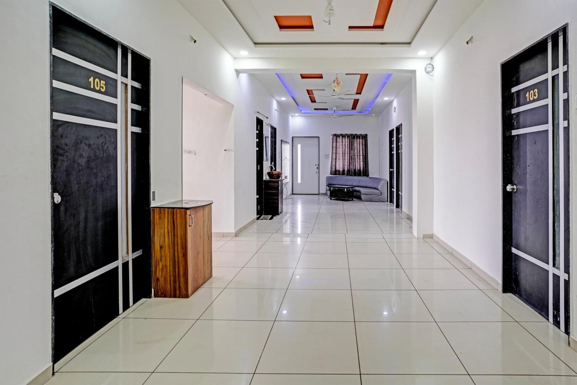 ראג'קוט Hotel O White Palace Hotel מראה חיצוני תמונה