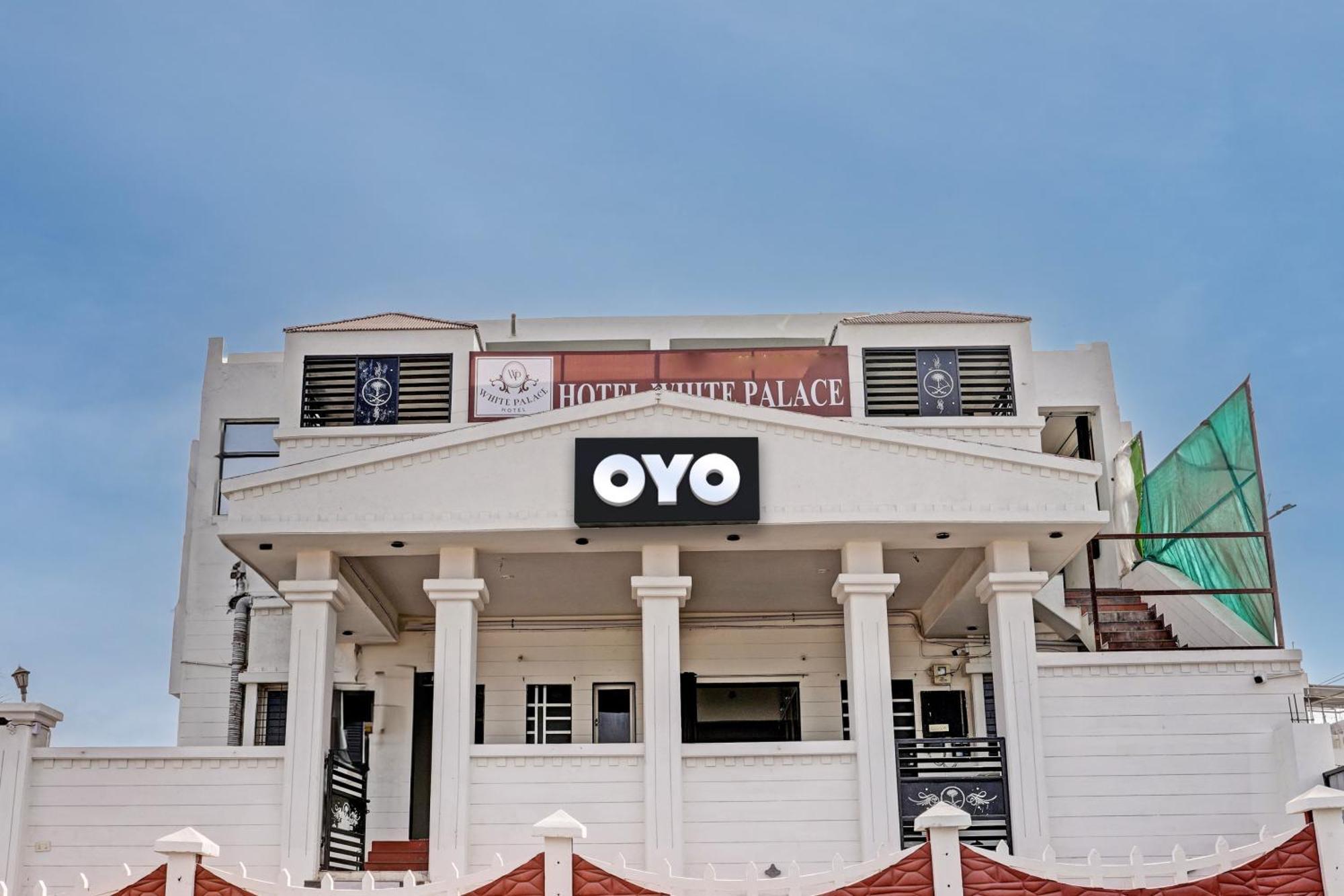 ראג'קוט Hotel O White Palace Hotel מראה חיצוני תמונה