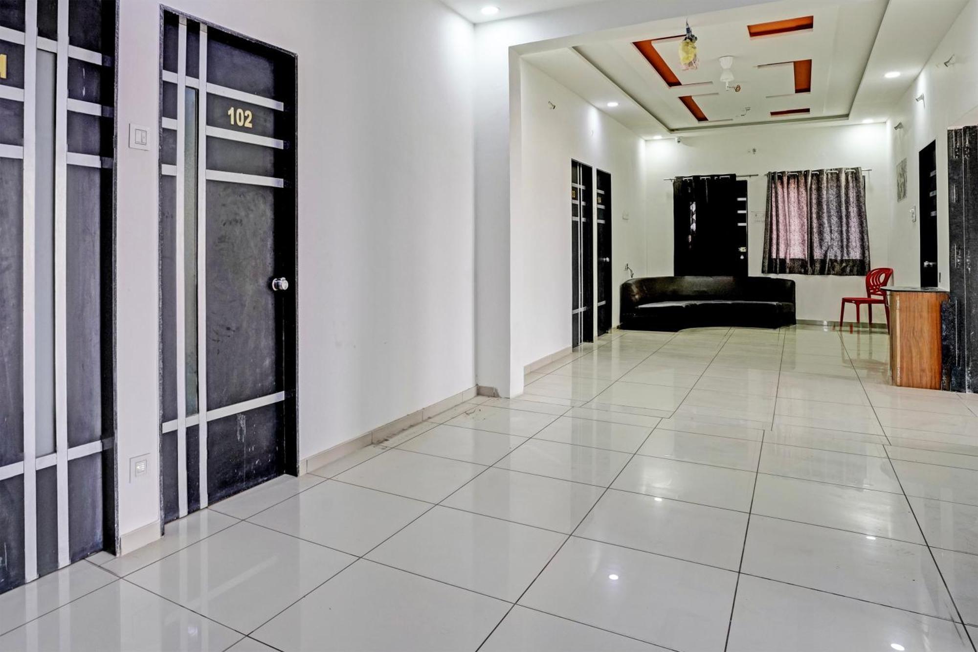 ראג'קוט Hotel O White Palace Hotel מראה חיצוני תמונה